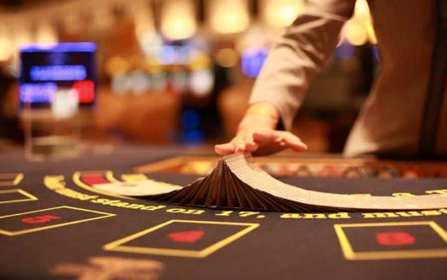 Tìm hiểu về baccarat, trò chơi phổ biến nhất trong các casino