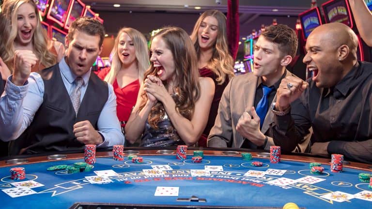 Hướng dẫn cách chơi Blackjack thắng đậm tại sòng casino online