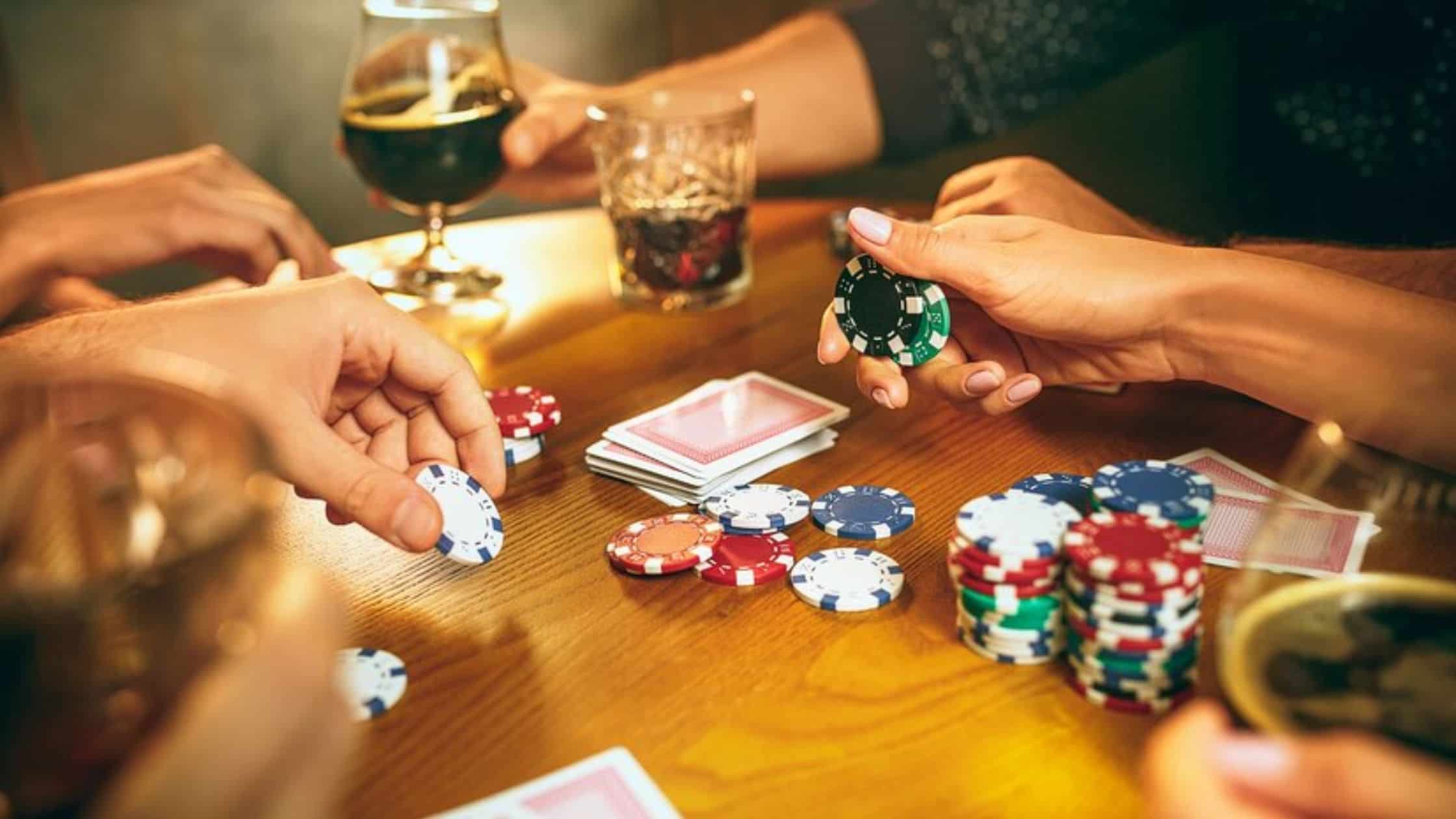 Tìm hiểu về cách để xây dựng lợi thế chiến thắng trong Poker bạn nên biết